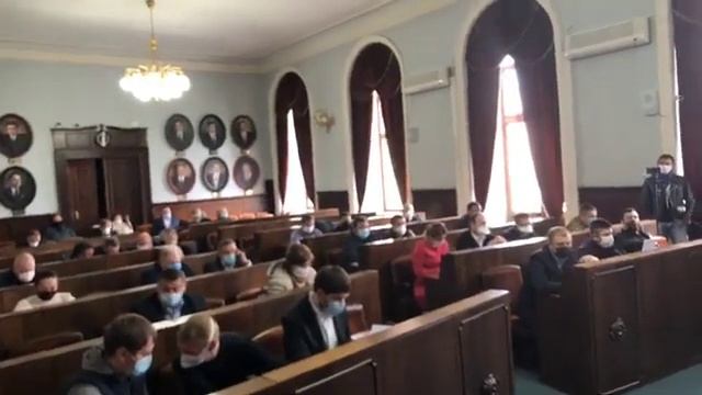 Почему в руководстве исполняющий обязанности охраны здоровья главный бухгалтер? Где связь?