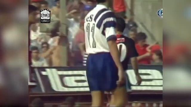 Дебют Марадоны с Нью́эллс Олд Бойз Возвращение  в аргентинский футбол  1993 год