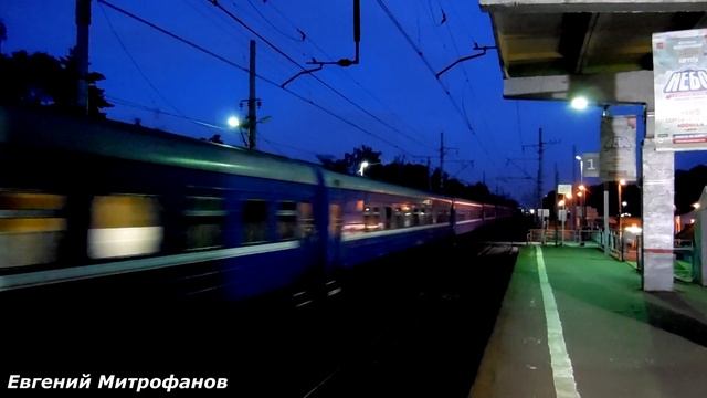 Электровоз ЧС7-242 (ТЧЭ-1) со скорым поездом №064Б Минск - Новосибирск.