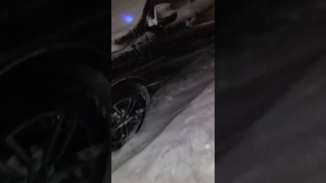 Астана 11.01. 18 год. упала опалубка на машину