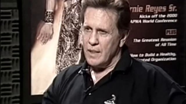 О Брюсе Ли - Легендарный  мастер боевых искусств !внёсший большой вклад в их популяризацию