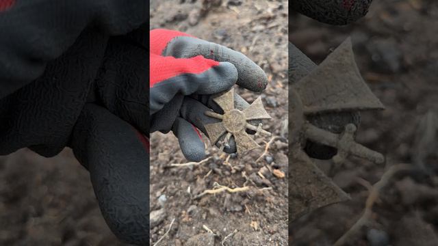 Наградной знак на шурфе 🔥 #shorts #коп #шурф #клад #находка