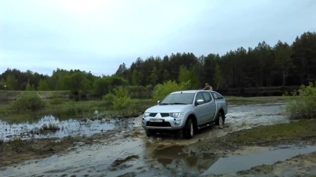 L200 Атака лужи