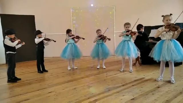 Ансамбль скрипачей 