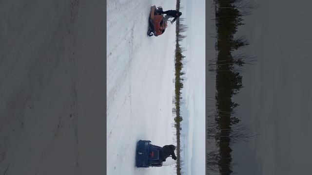 Дрифт на снегоходе