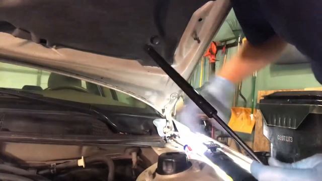 2000 Toyota Camry Hood Strut Replacement