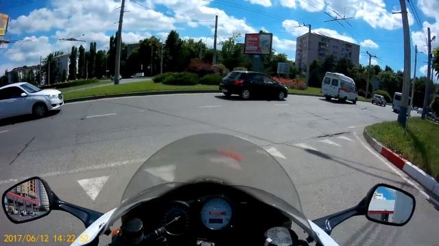 троллейбус пропустил