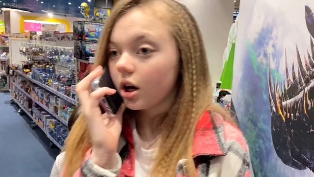 РЫЖАЯ ДЕРЕВЕНЩИНА СНОВА НАС ИСПОЛЬЗОВАЛА ! УСТРОИЛА ПРЯТКИ В МЕГАМАРКЕТЕ !