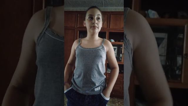 Мне прокололи уши Я теперь серёжках классно тот кто тут у кого есть серёжки вы молодцы