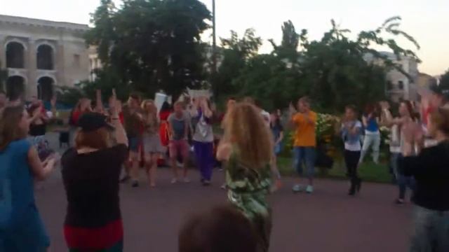 Уличные танцы. Киев Контрактовая площадь.