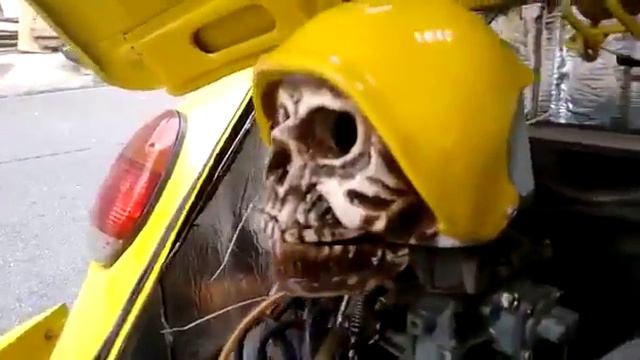 Прикольно придумали. Череп на двигателе.