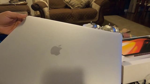 Unboxing MacBook Pro 16