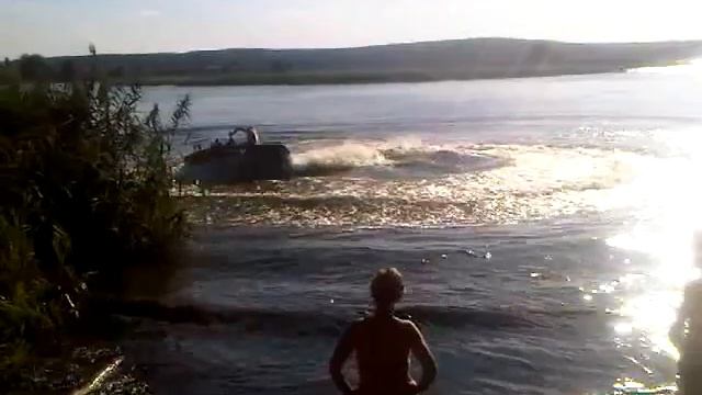 чуть не упал