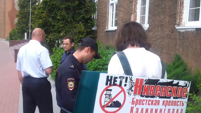 Первый день одиночного пикета на Дмитрия Донского 1 30 мая 2016