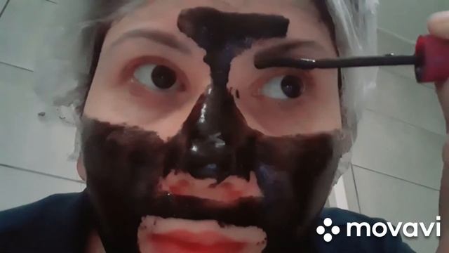 Крашу ресницы и брови/