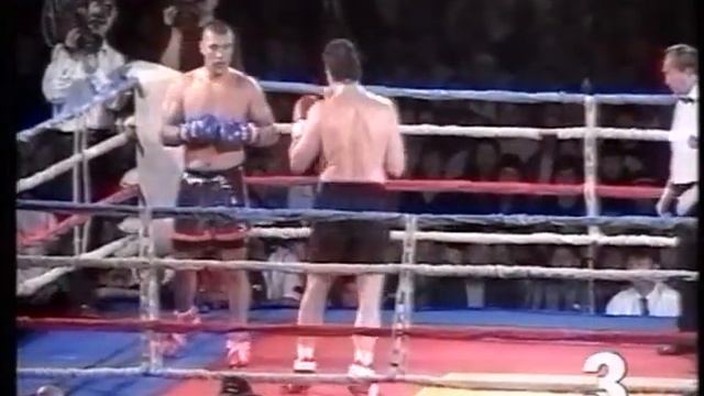 Спорт. Кикбоксинг. Анур Ибраев (Кыргызстан)–Грейг Ланг Кольер (США)