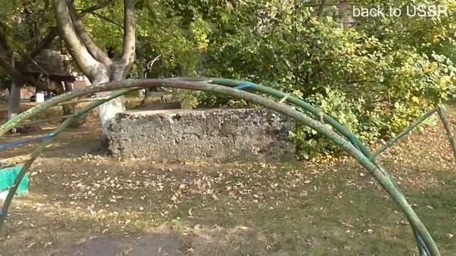классическая СОВЕТСКАЯ детская ПЛОЩАДКА частично сохранилась в Калининграде: танк горки лазалки