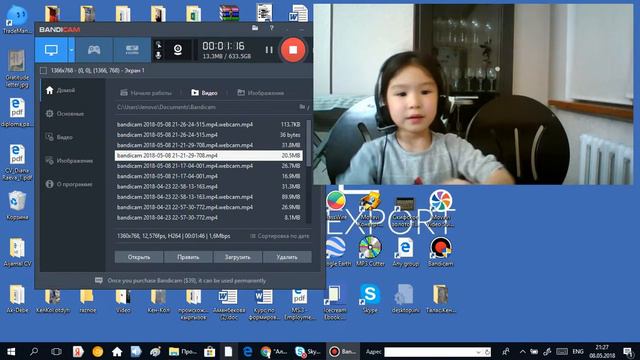 Розка в честь дня победы поет песню Катюша.