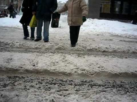 Петербург не убирают от снега