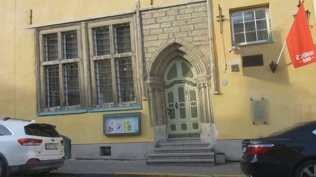 Призраки в городском музее. Красивые цветы и композиции из природных материалов.