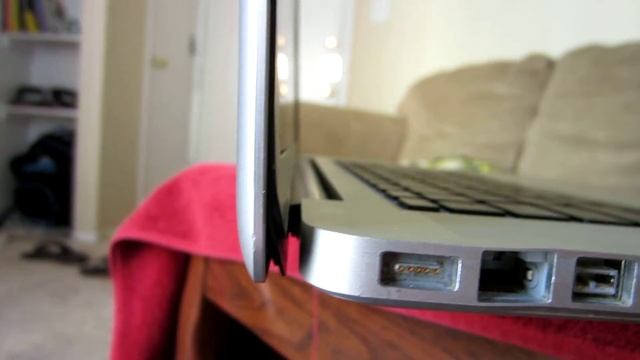 2009 Macbook Pro Screen Coming Apart | Broken Macbook Pro