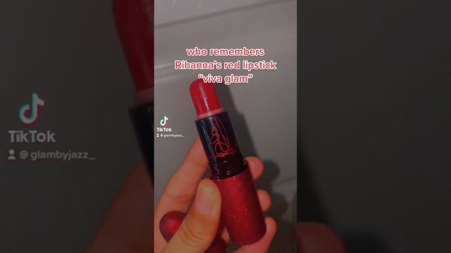 who remembers Rihanna‘s red lipstick “viva glam”￼