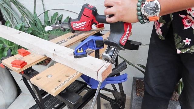 รีวิวเปรียบเทียบเลื่อยชักไร้สาย Milwaukee Hackzaw FHZ-0 18v. กับ Sawzell M12CHZ-0 12v.