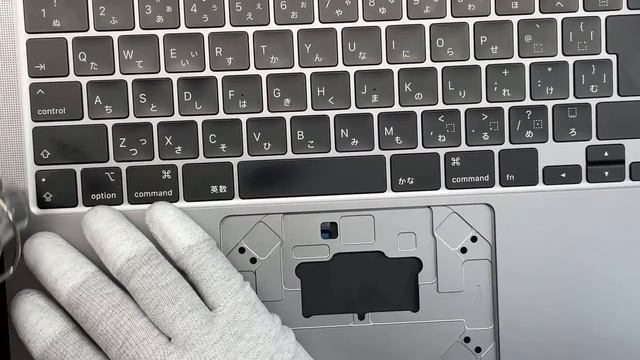大阪北浜 MacBook Air 13inch 2020 A2179 USキーボード パームレスト交換修理