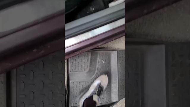 Удаление въевшейся ржавчины на VIN номере Ford Focus 2008 года с помощью импульсного лазера