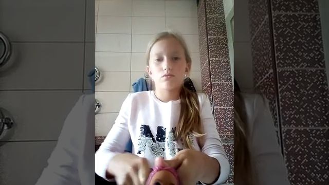 Мою кукле волосы.