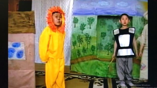 Видео из архива 2006г. Инсценировка по сказке «Волшебник изумрудного города». Играют дети 6-7 лет.