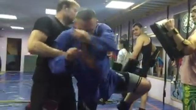 ПОЛОЖЕНИЕ ТЕЛА В МОМЕНТ УДАРА НОГОЙ