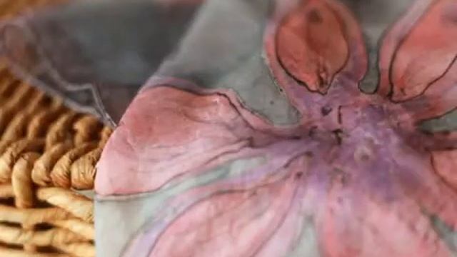 очень красивые весенние платки выполненные в технике батик. Юлия Ким