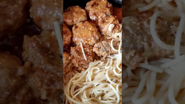 Обед и ужин в одной сковороде!)#осень #еда #тефтели#макароны#мясо#Россия#