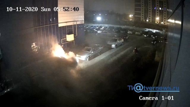 Два поджигателя автомобилей в Твери попали на камеры видеонаблюдения