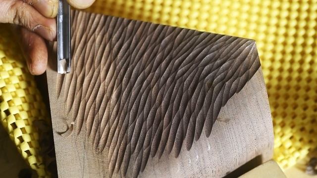 ON WOOD _ Wood Carving / Pencil Holder Carved With Two Curved Gouges.