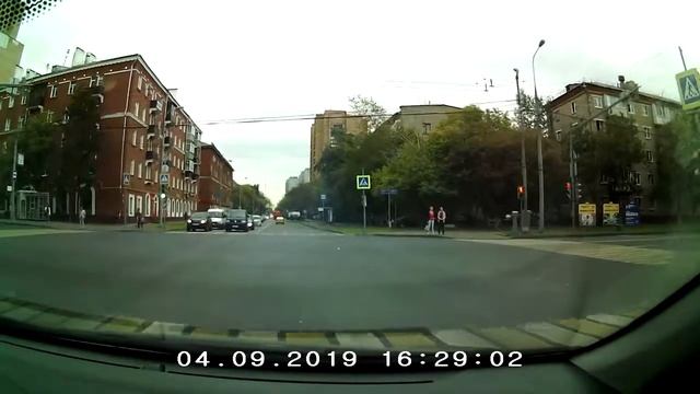 Дети на мопеде