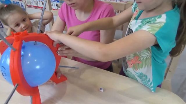 Детская веселая игра Супершар. Сделать всё, чтоб не лопнул шар. Как мама просчиталась.