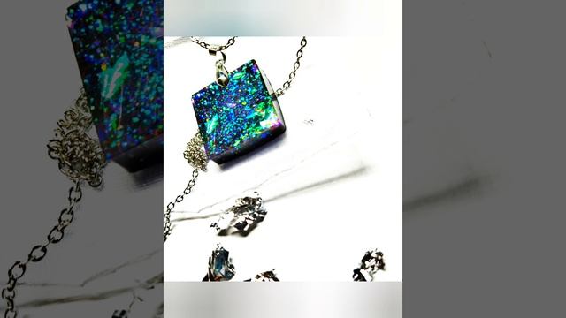 Кулон из эпоксидной смолы 