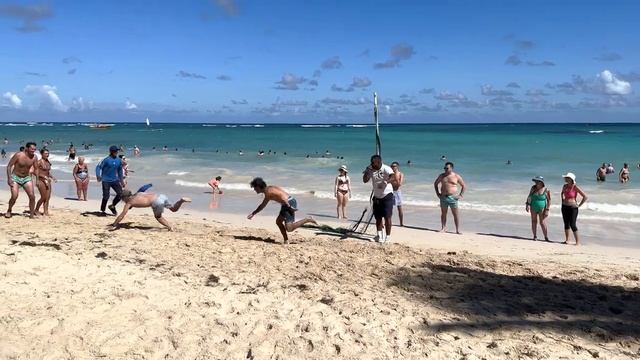 ?? Веселый день на пляже в Пунта-Кане_ Beach Walk 4K?.