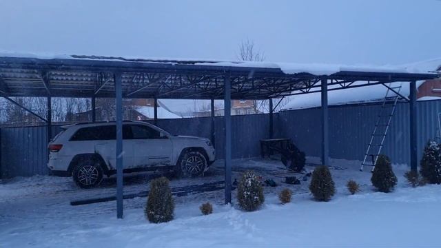 Навес под автомобиль 120 м.кв. в частном секторе. Сколько стоит и как быстро делается?