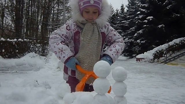 ? Снежколеп. ? Детские зимние развлечения: игра в снежки. ?