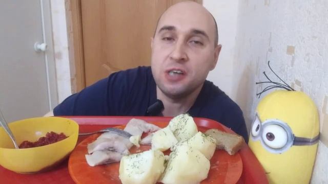Мукбанг/картошка с селёдкой/еда на камеру/не Обжор/не ASMR/отказался от предложения/про Мешок/