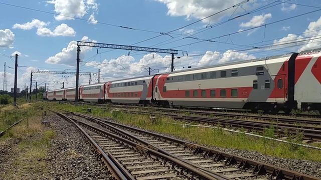 Электровоз ЭП20-073 с поездом №104 Москва - Адлер