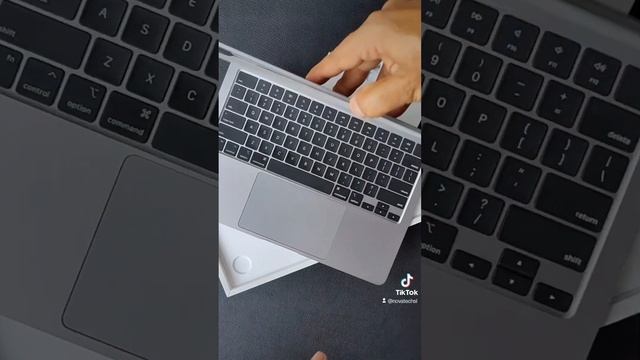 Supersonic Unboxing Apple MacBook Air M2 @novatechsl