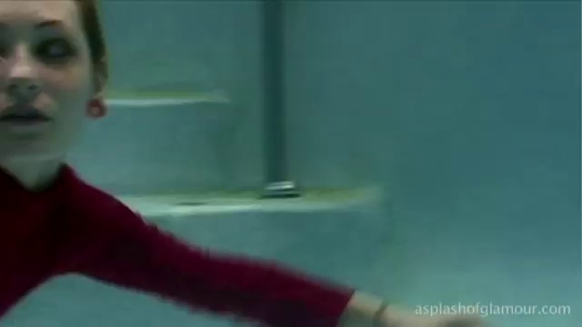 Дама в красном платье