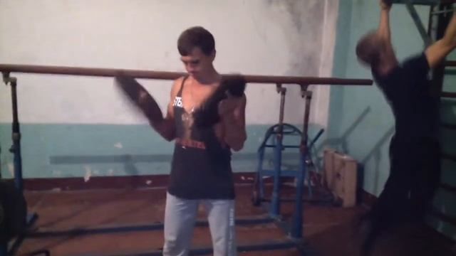 Как накачать руки новичку