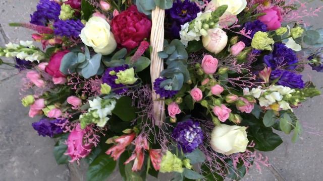 Корзина из цветов 252