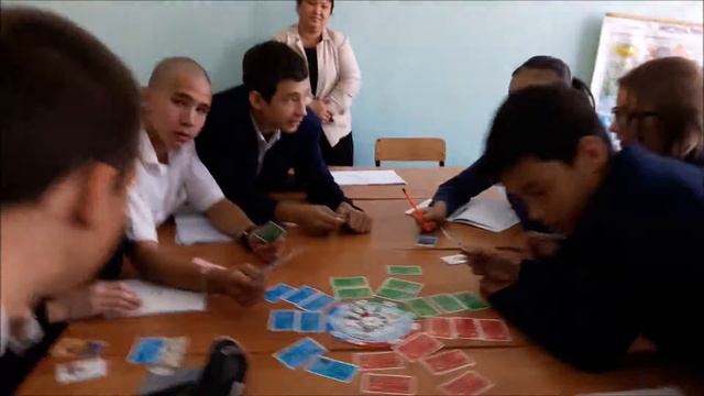 Дана жол. Ученики школы №183-2 играют в Капиталист VS. Клоун