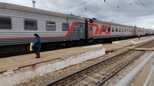 Электровоз ЭП2К-372 с пассажирским поездом 15Я 